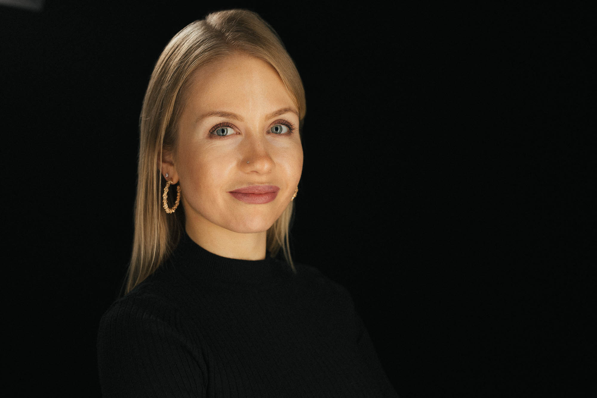 Export x3 Headshot  06645 Dez 01 2019 Bearbeitet 2 Headshots 2019  Miro Nicole Nadine